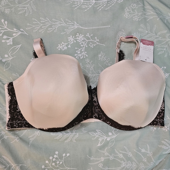 Cacique Other - Cacique Cream and Black Lace Trim Bra